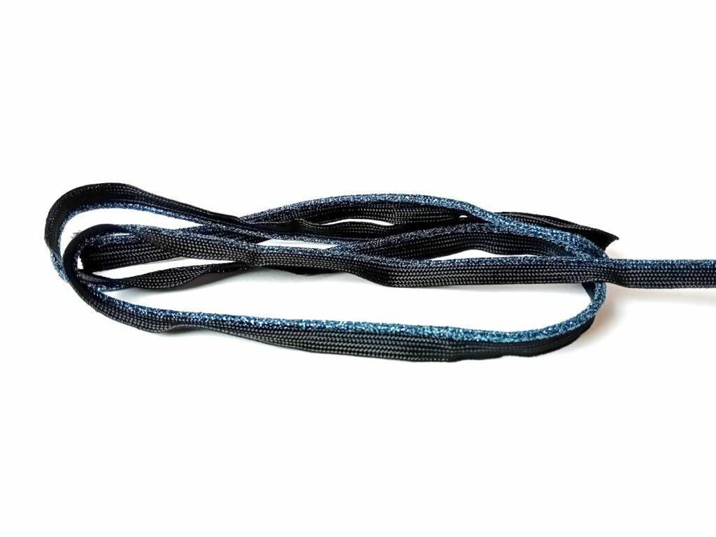 passepoil noir et Lurex bleu - R1448