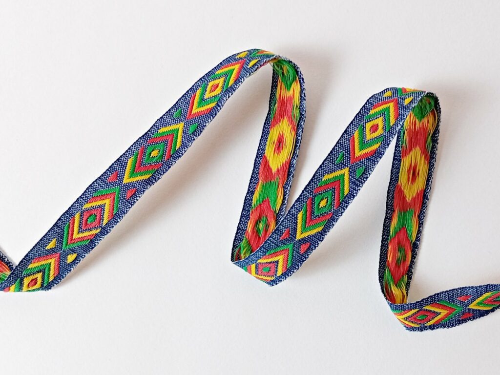 Ruban jacquard ethnique